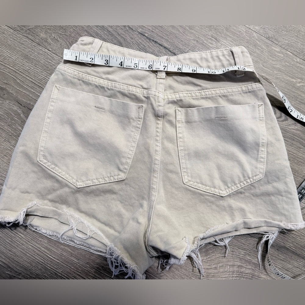 Frayed Off-white Jean Shorts - Picture 4 of 7